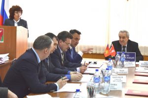 zasedanie-rajsoveta-nachalos-s-minuty-molchaniya…