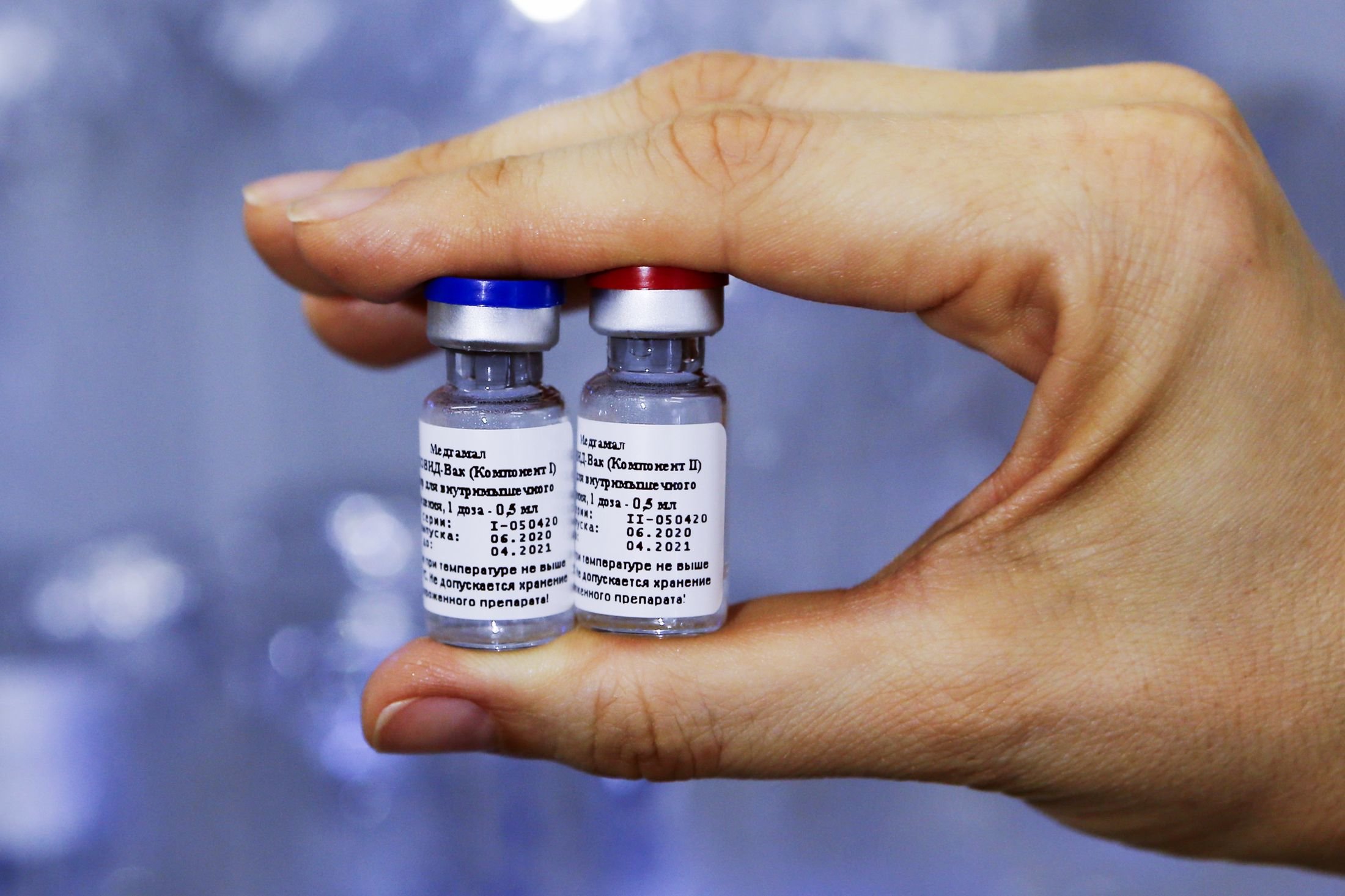 Цвет ковид. Спутник вакцина от коронавируса. Российская вакцина Спутник. Спутник 5 вакцина. Двухкомпонентная вакцина.